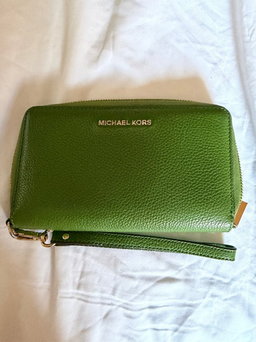 Michael Kors Green Pebbled Leather Wristlet • Zip Top